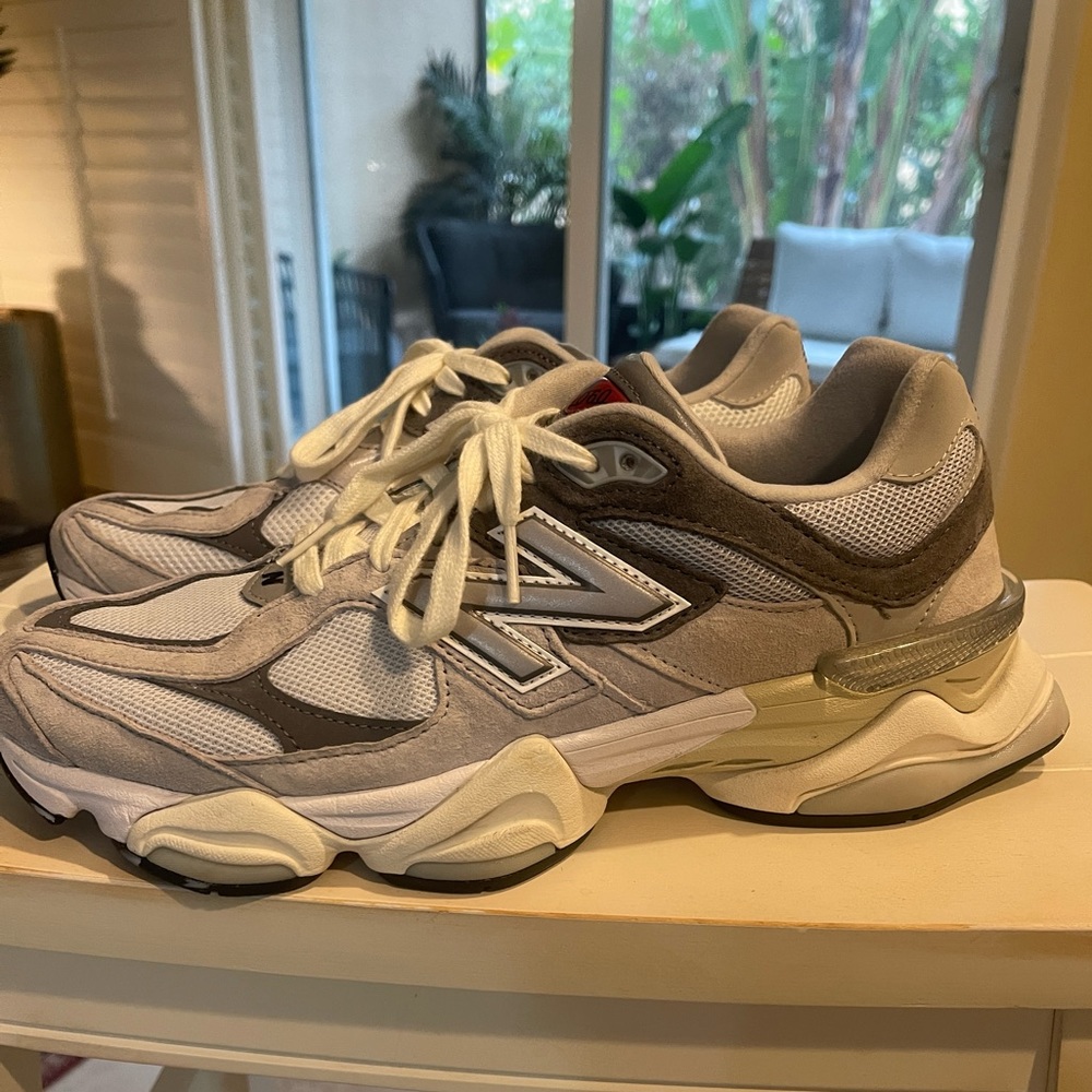 New Balance 9060 women’s 12 men’s 10.5